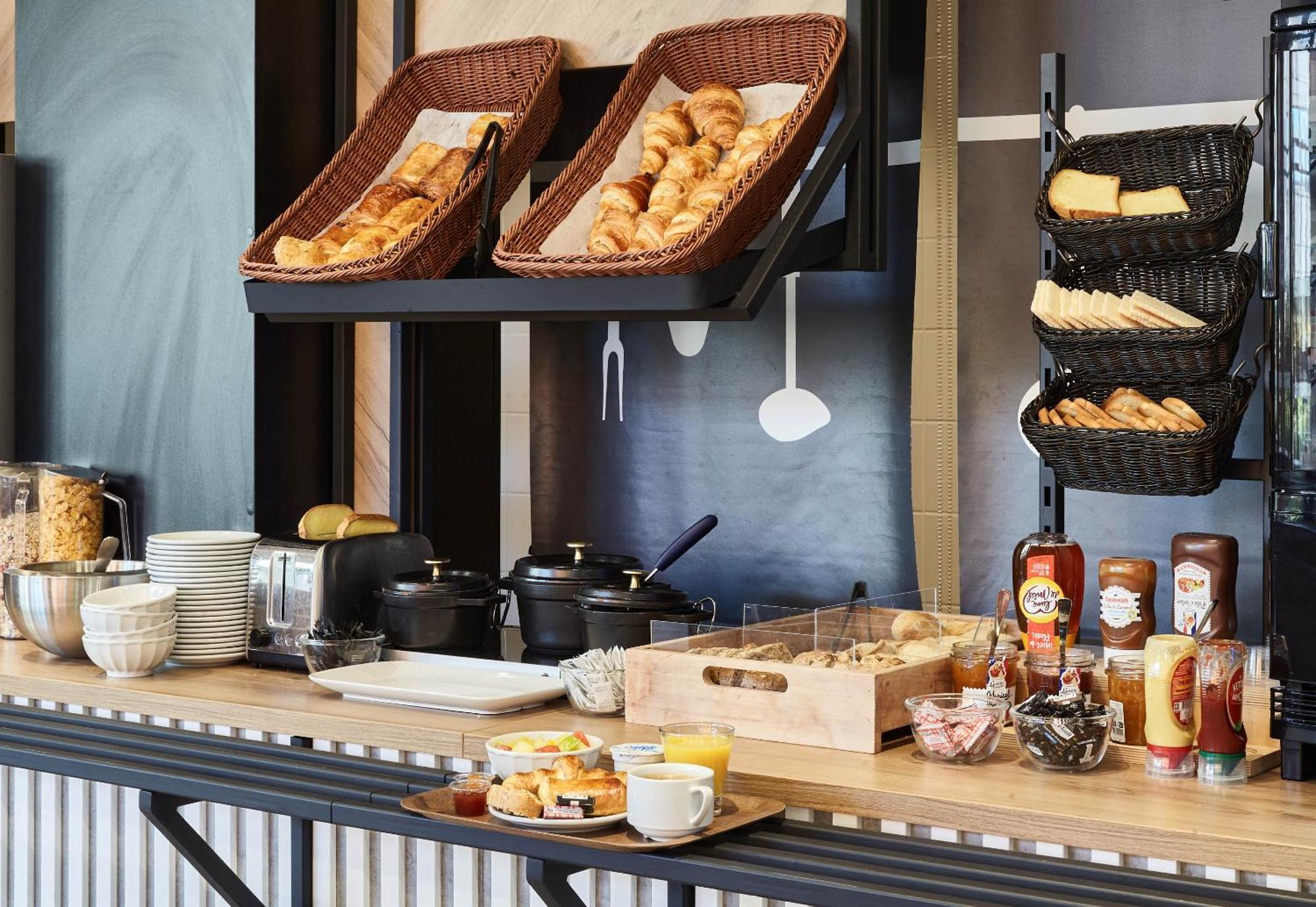 B&B HOTEL Argenteuil Hotel 3*